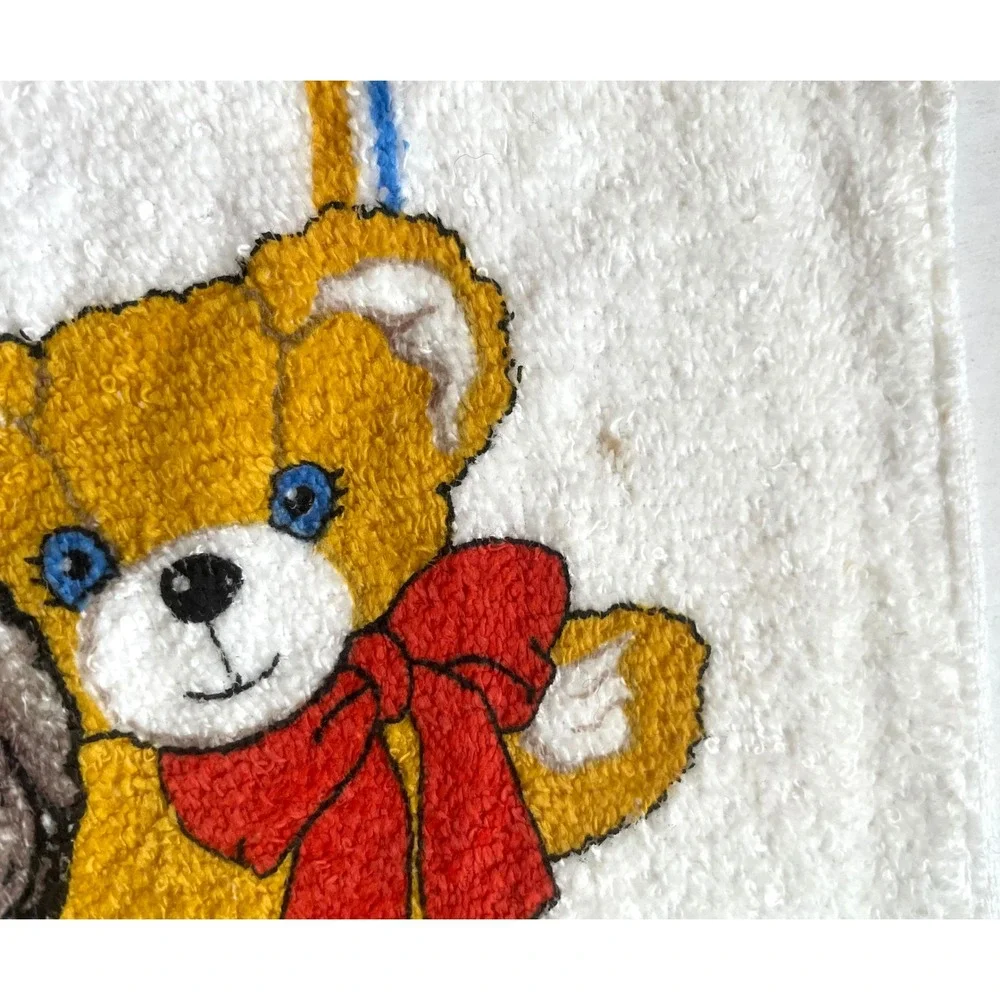 Vintage 1982 ET I'll Be Right Here hidden with plushes towel vibrant! Universal
